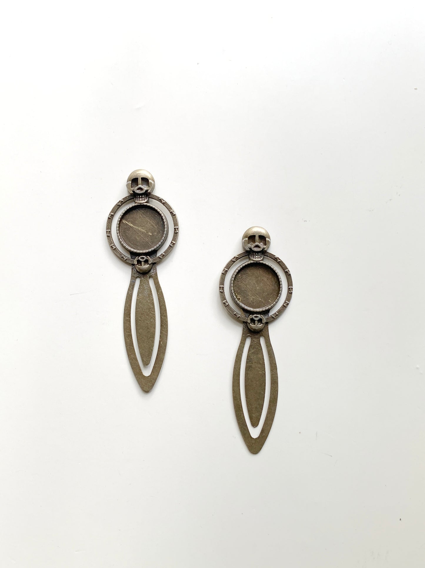 Vintage Bookmark Base 6: Skull