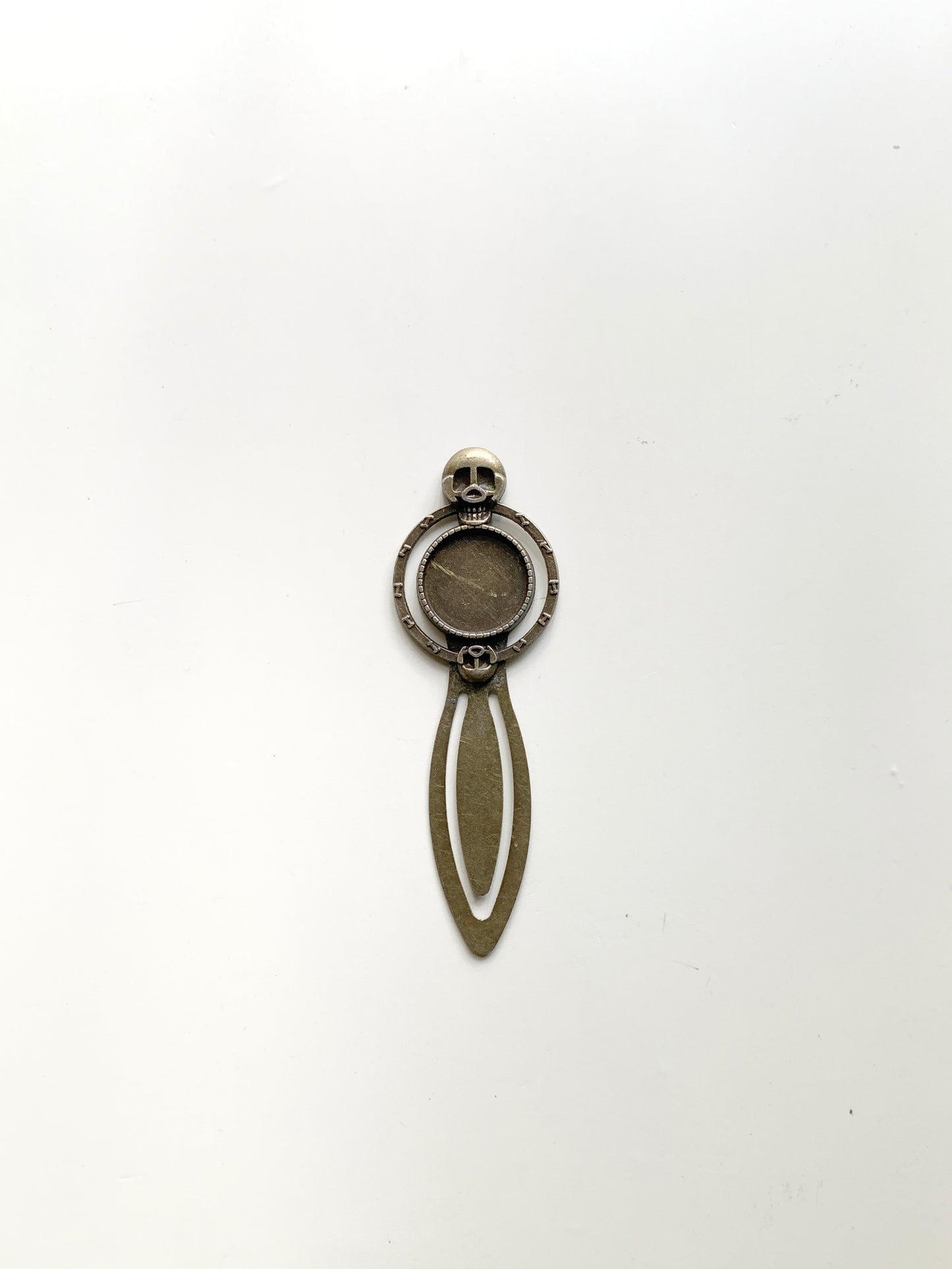Vintage Bookmark Base 6: Skull