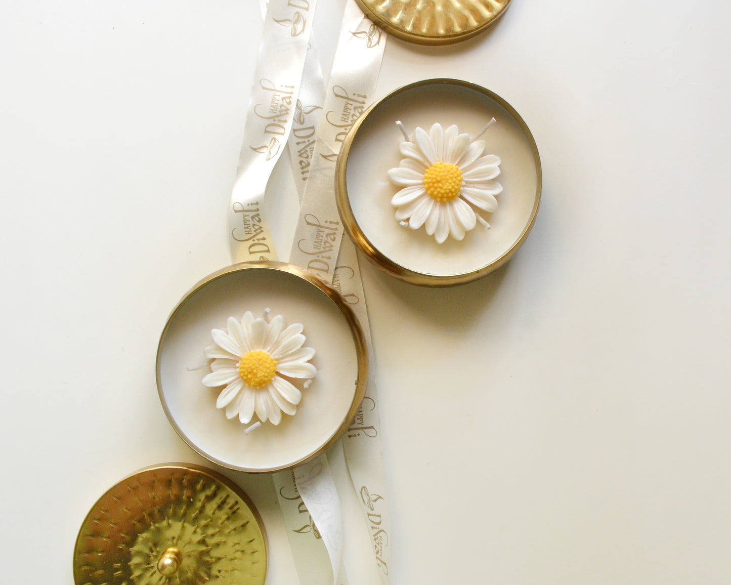 Desi Daisy Urli Candle