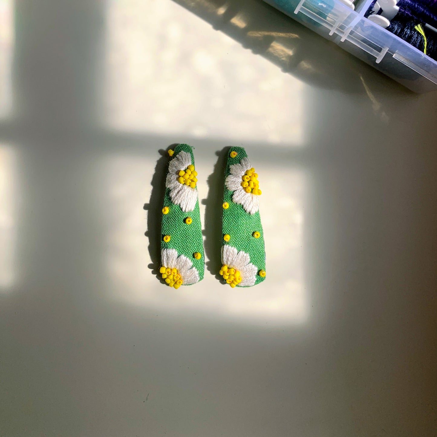 Beaded Daisies Hairclip - Pair