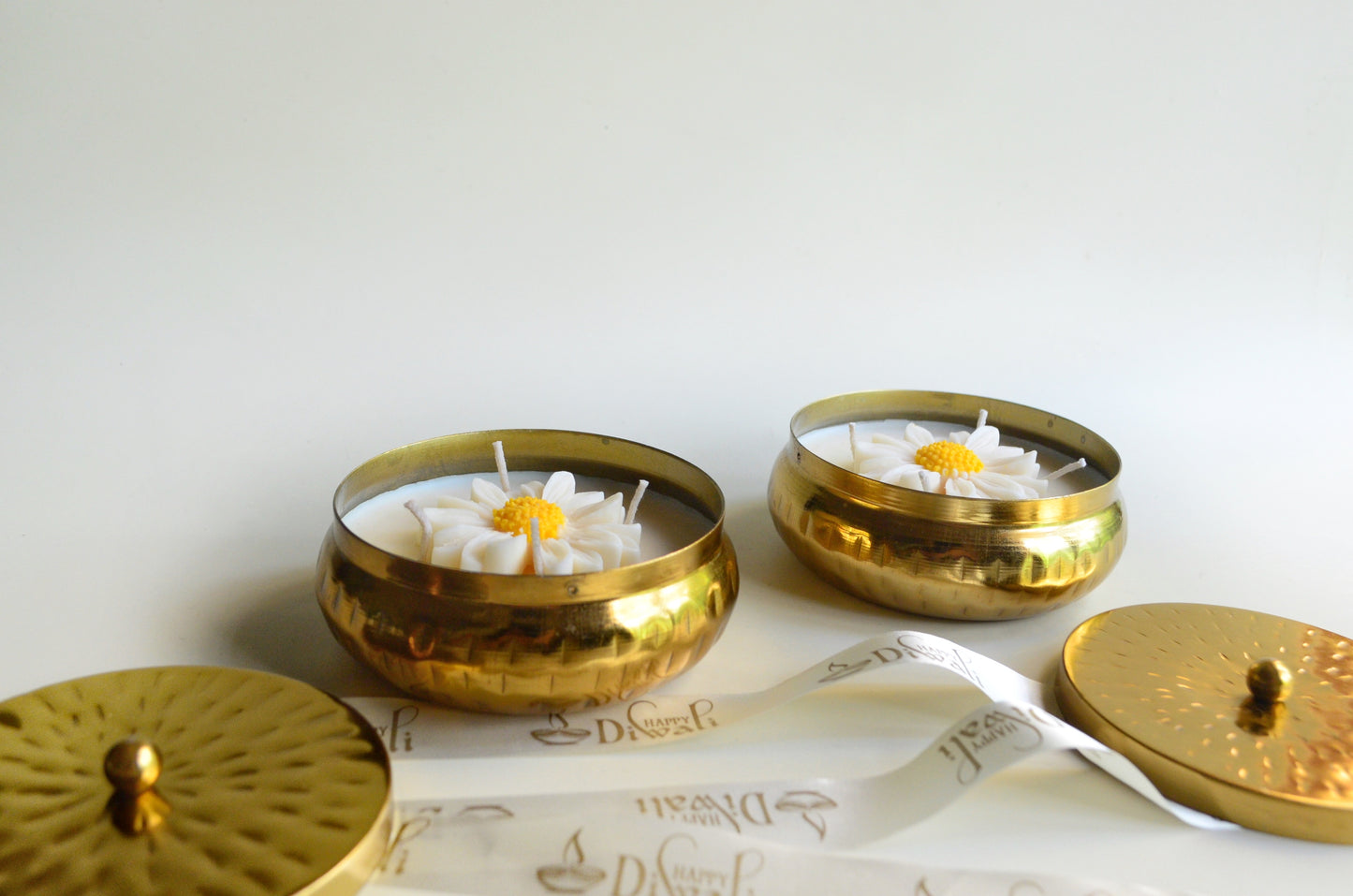 Desi Daisy Urli Candle