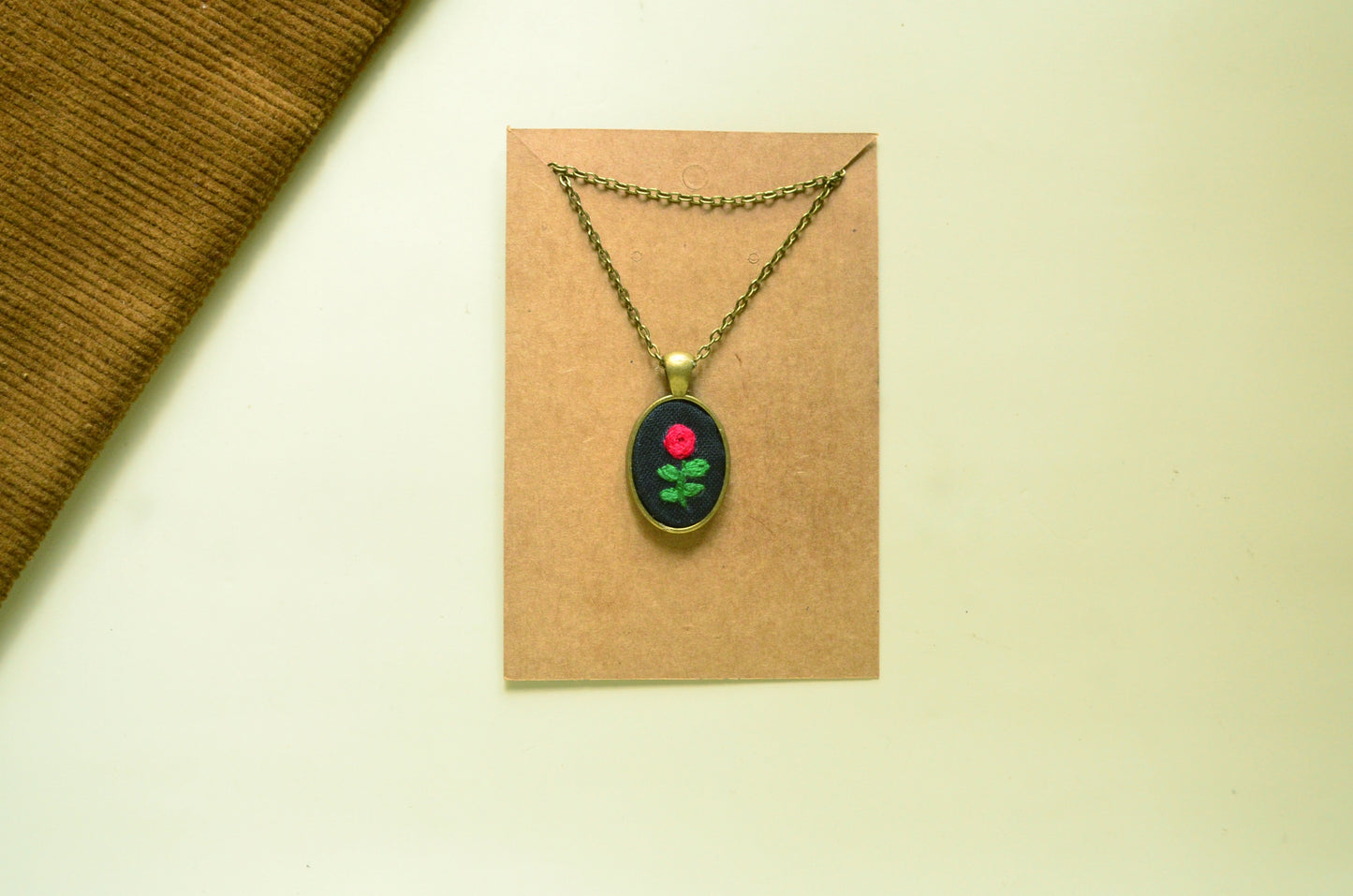 Ringa Ringa Rose Necklace (Oval)