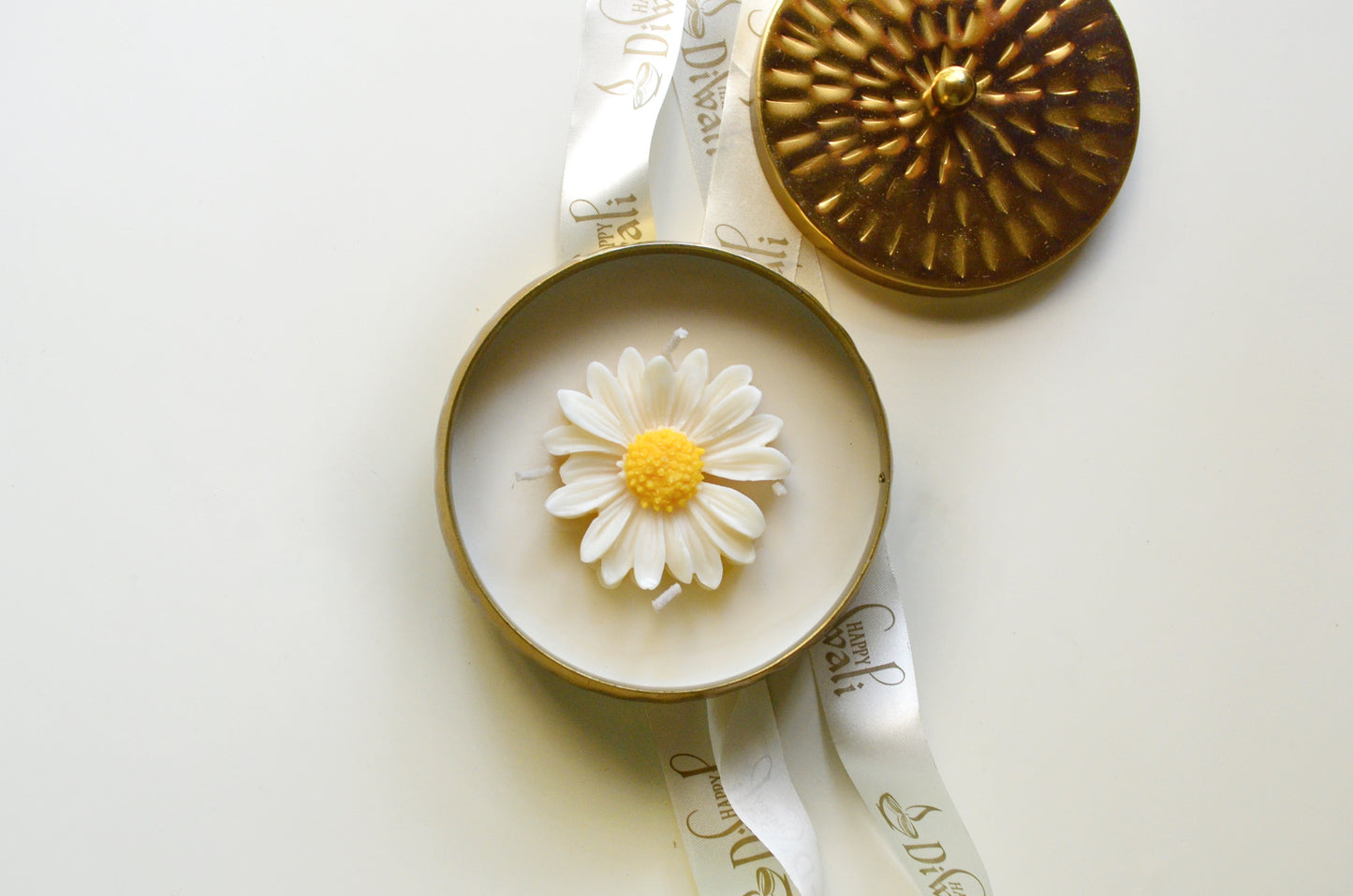 Desi Daisy Urli Candle