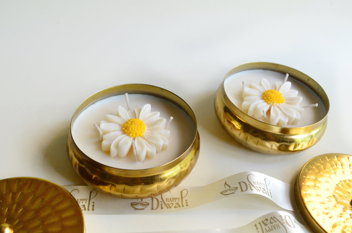 Desi Daisy Urli Candle