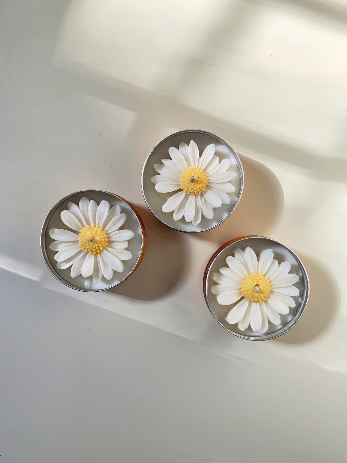Daisy Dreams Tin Candle