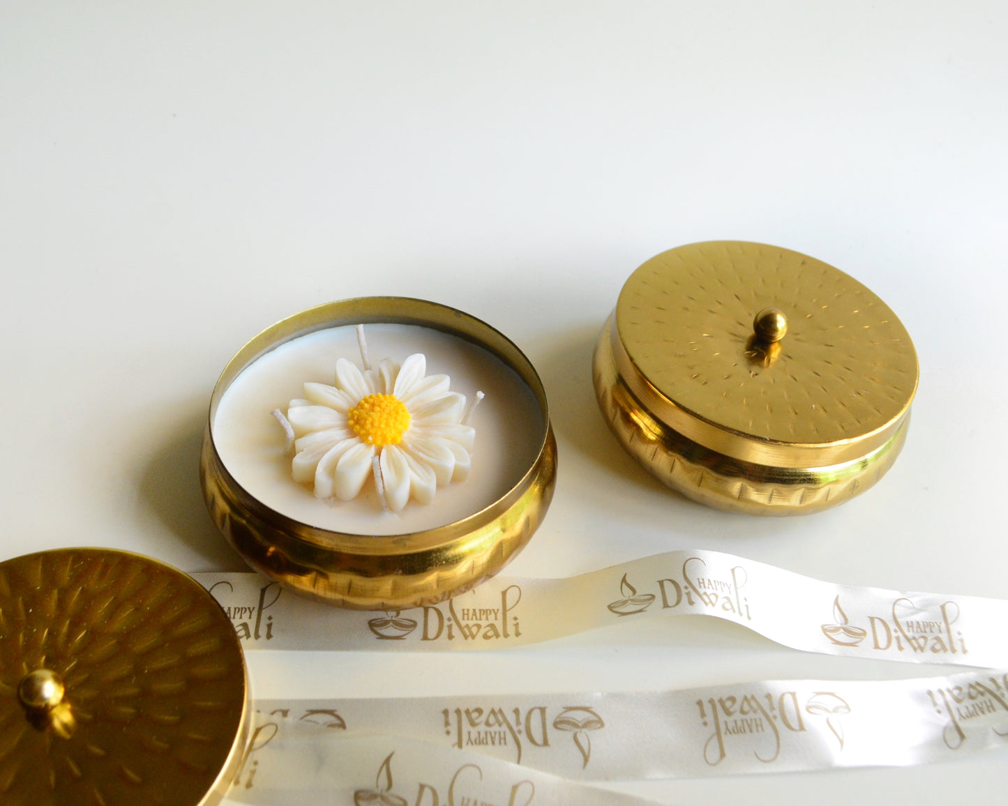 Desi Daisy Urli Candle