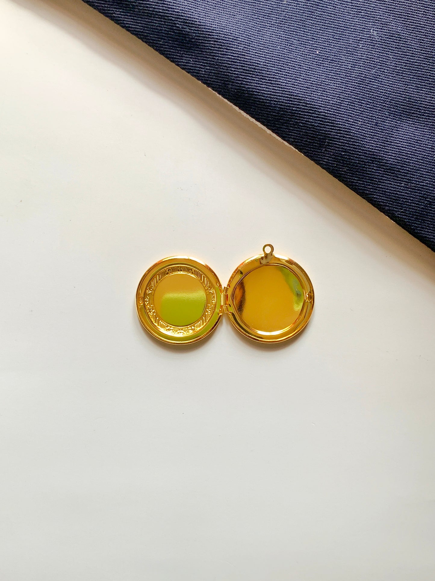 Openable Pendant Gold