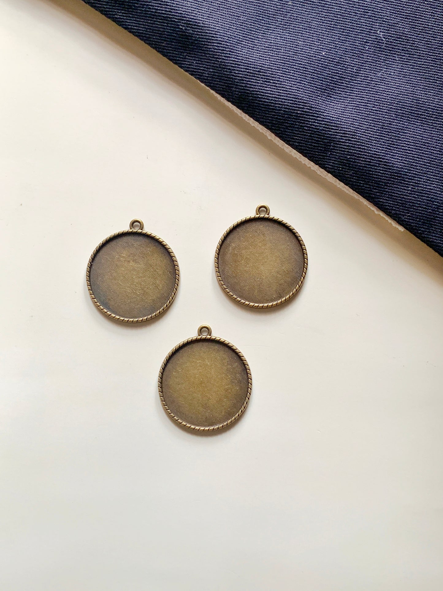 Antique Pendant Base 16