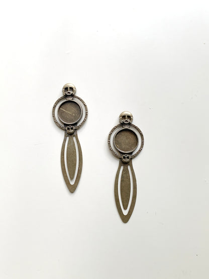 Vintage Bookmark Base 6:  Skull