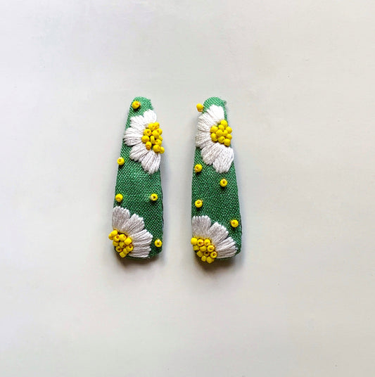 Beaded Daisies Hairclip - Pair