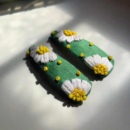 Beaded Daisies Hairclip - Pair