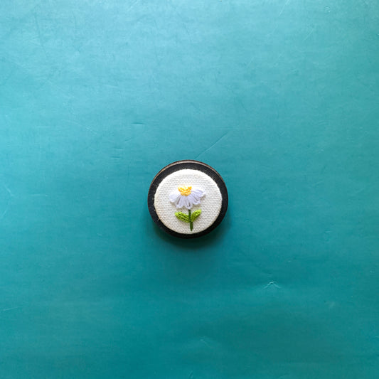 Daisy - 3cm Brooch (Made to order)