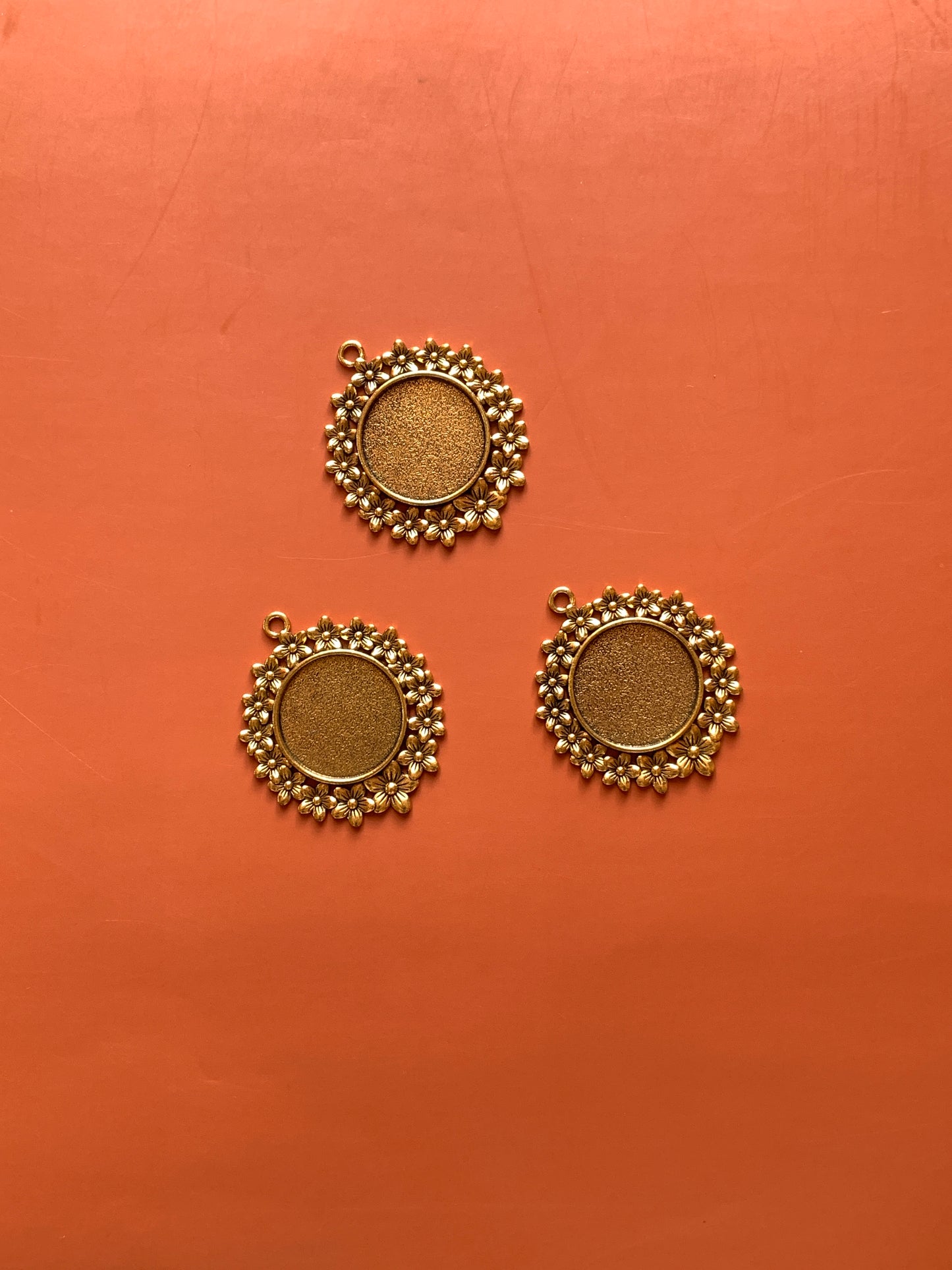 Round Floral Pendant Base - Gold