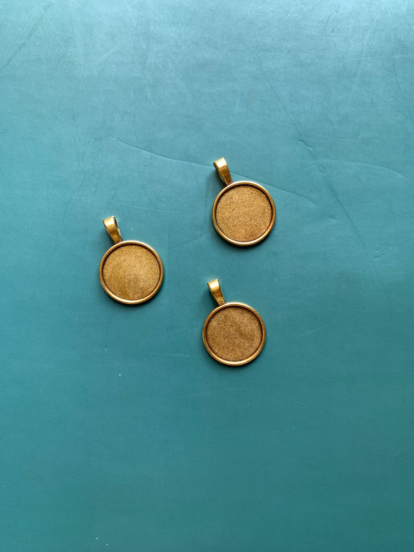 Round Pendant Base - Gold