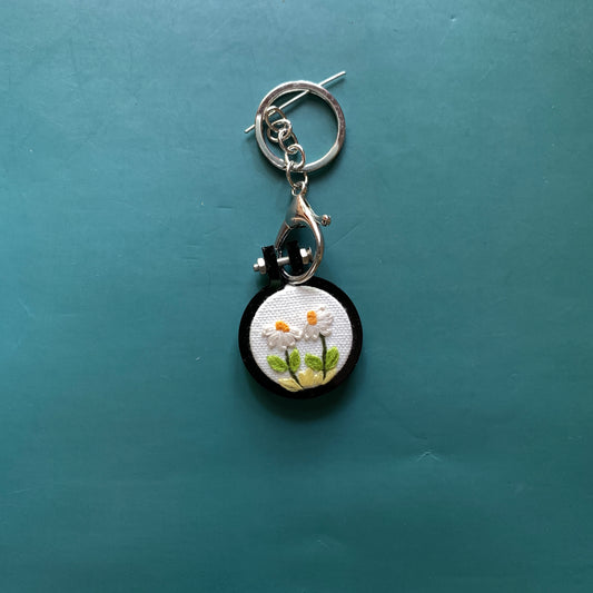 Daisies Keychain (Made to order)