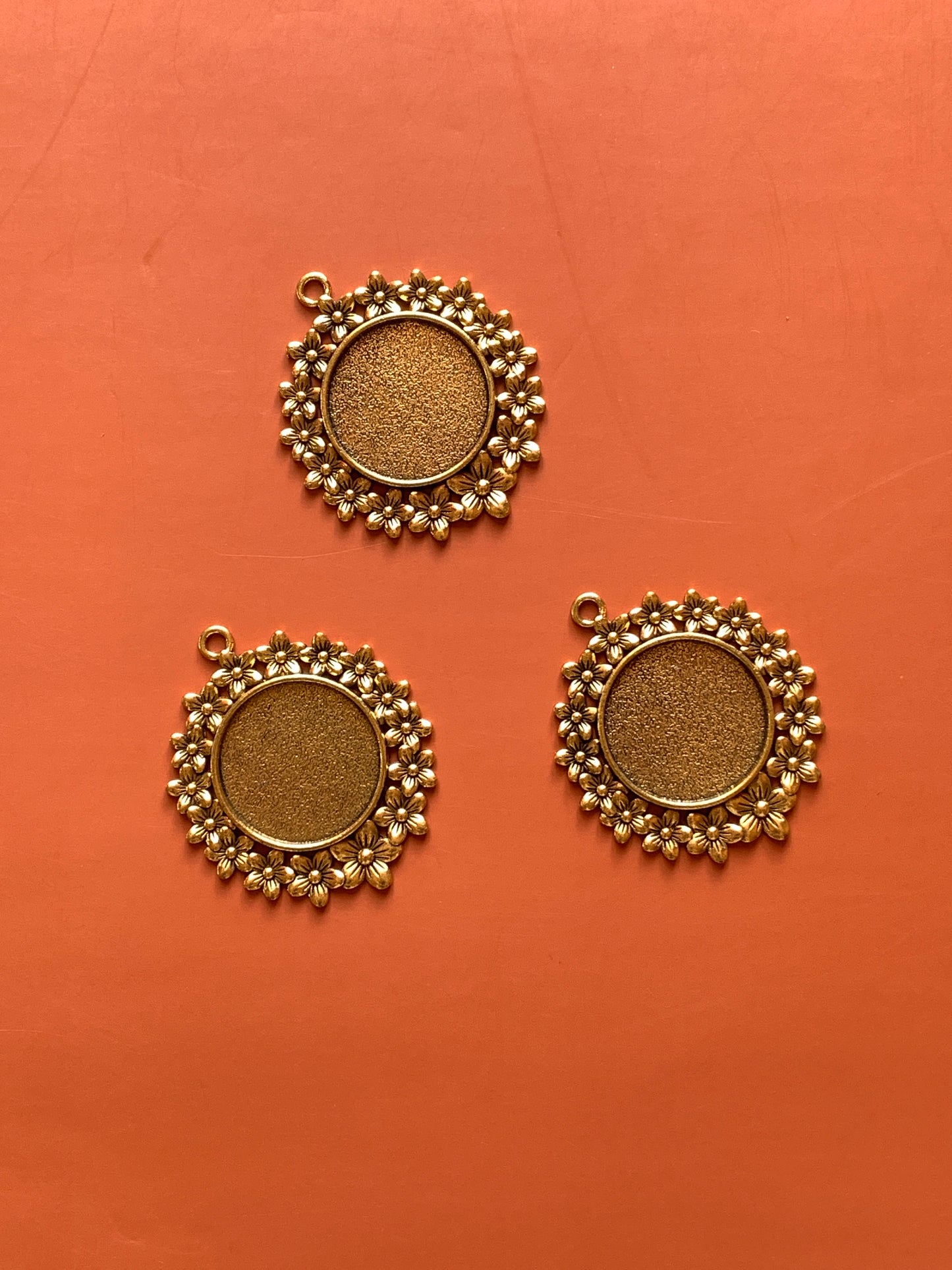 Round Floral Pendant Base - Gold